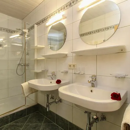 Gensbichler Bed and Breakfast Σάαλμπαχ-Χίντεργκλεμ