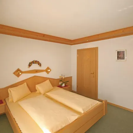 Gensbichler Bed and Breakfast