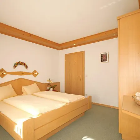 Gensbichler Bed and Breakfast